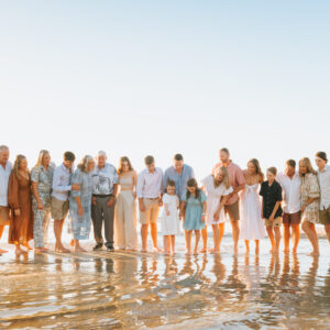 Noosa family photographer capturing extended families on holidays